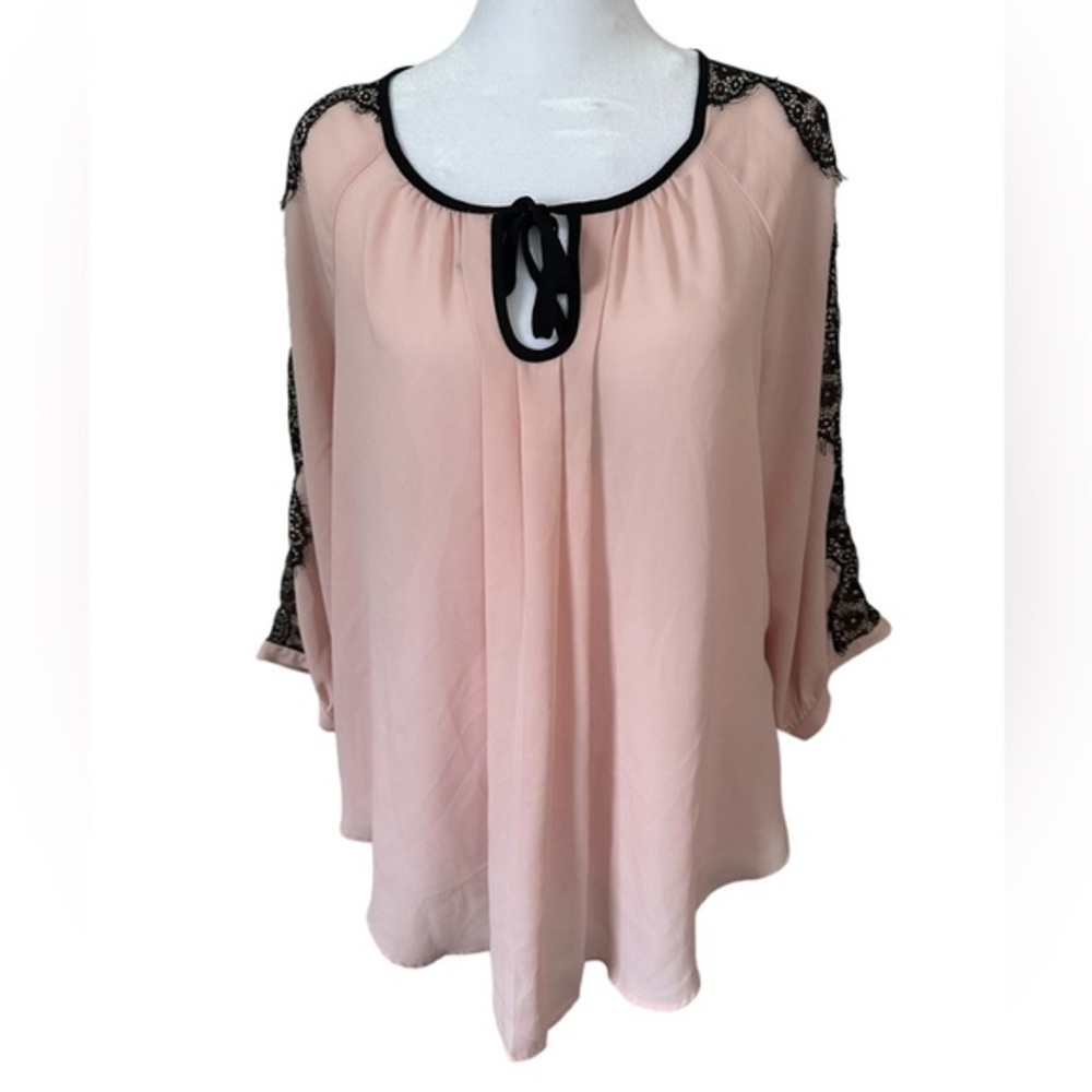 B.Wear pink blouse size L